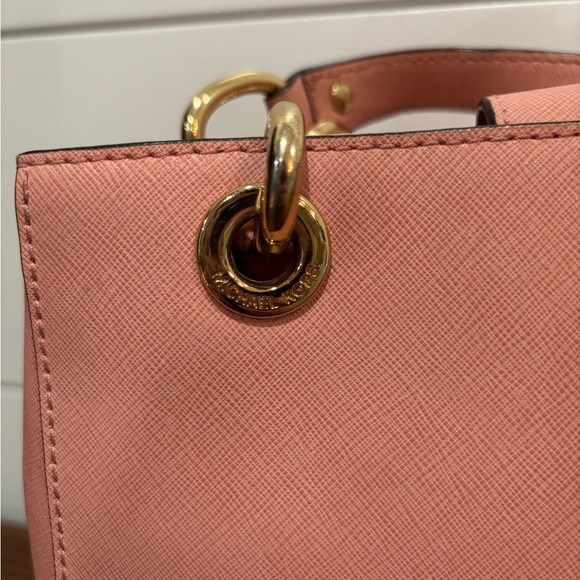 Michael Kors Cynthia Medium Satchel Pale Pink Leather Gold Chain - Picture 4 of 9